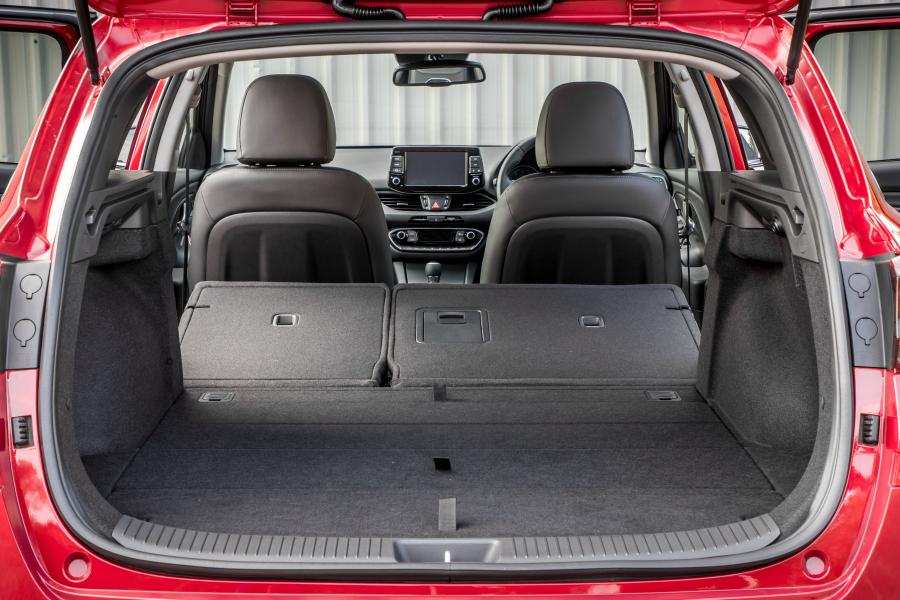 Багажник Hyundai i30 Tourer Go! SE (PD) 2018 года  (UK) (фото 27 из 40)